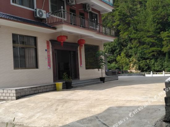 临安龙井峡龙井山庄