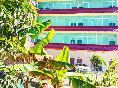 瑞丽贺闷温泉客栈