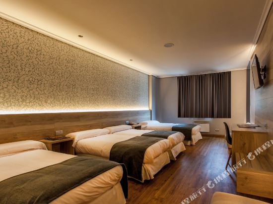 Hospedium Hotel La Marina Costa da Morte Room Type - Quadruple Room