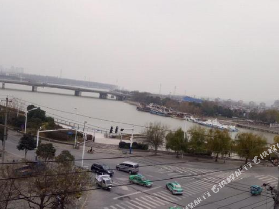 清逸假日宾馆(巢湖西呗口店)