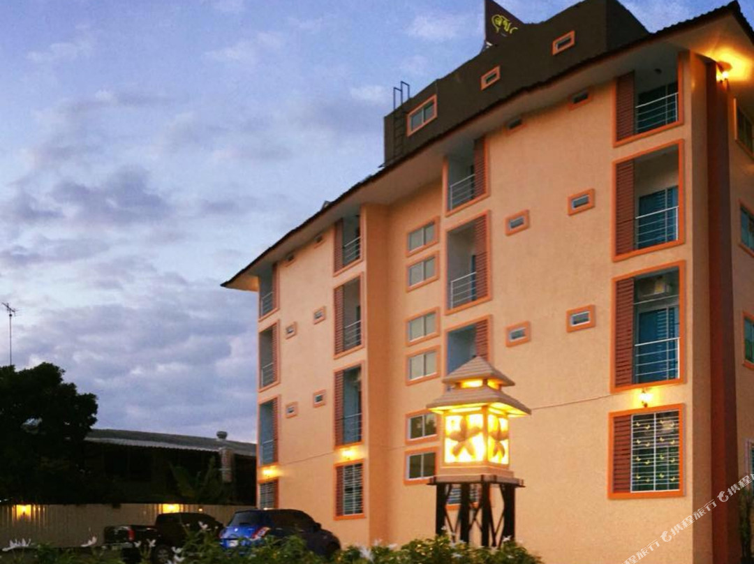 Sooksombaat Apartment