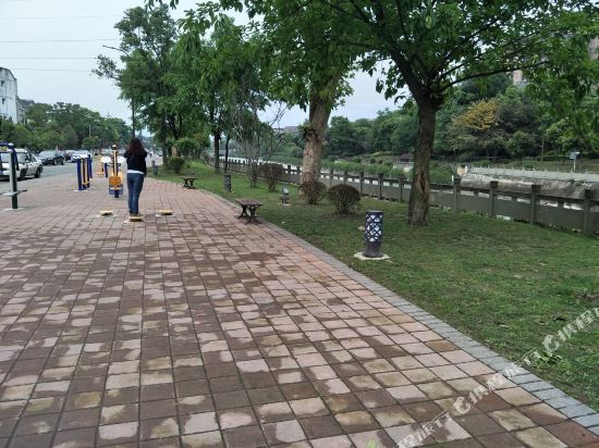 成都都江堰一佳名宿青城山公寓(岷江路社区分店)