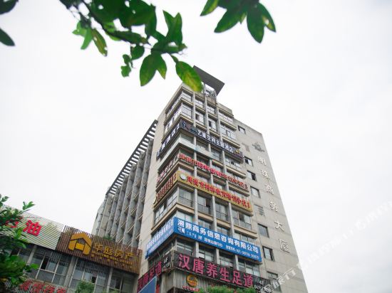 艺巢空间主题酒店(建德新广场店)