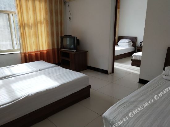 七彩虹民宿(八里沟观景台店)