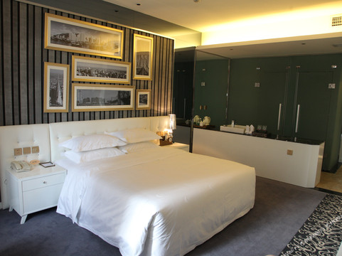 Q加·月亮半岛城市精品酒店(宜宾临港第二人民医院店)