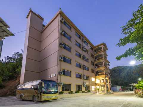 大新归村河酒店