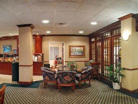 Holiday Inn Express Hotel Suites Manchester Airport
