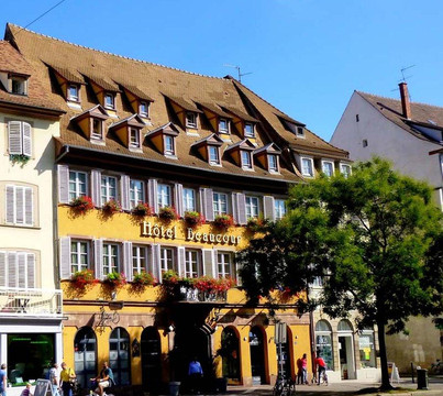 宝库尔酒店主图