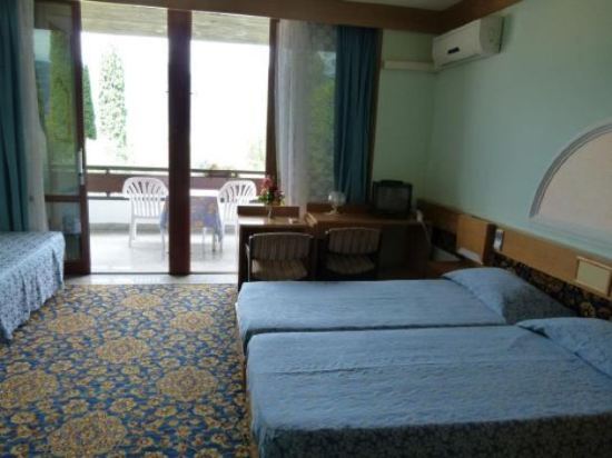 Hotel Laura Christina Room Type - Standard Triple Room Hotel Laura Christina Room Type - Standard Triple Room