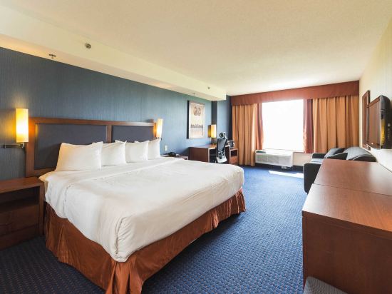 Quality Inn & Suites Levis Room Type - King Room - Non-Smoking