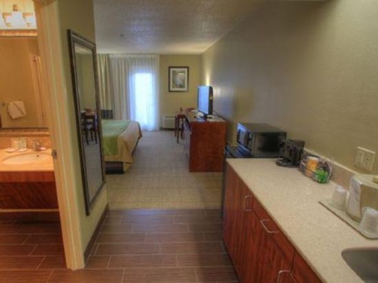 Comfort Inn Suites At Dollywood Lane Pigeon Forge Tn 8 6