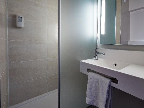 B&B HOTEL Lyon Centre Part-Dieu Gambetta Room Type - Quadruple Room