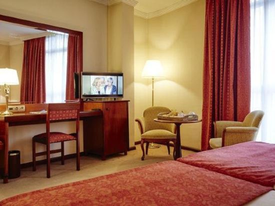 Gran Hotel de Ferrol Room Type - Double or Twin Room (2 Adults + 1 Child) Gran Hotel de Ferrol Room Type - Double or Twin Room (2 Adults + 1 Child)