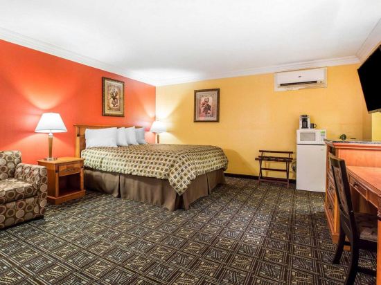 Rodeway Inn Old Town Temecula Room Type - King Suite - Accessible/Non-Smoking