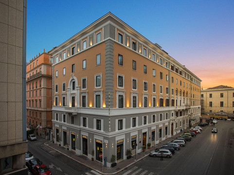 罗马金色郁金香皮拉姆酒店主图