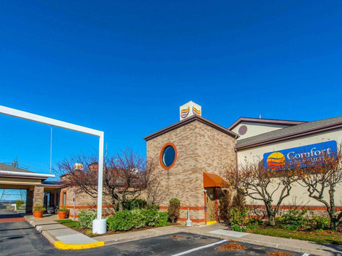 Comfort Inn & Suites Erie - Splash Lagoon Indoor Waterpark