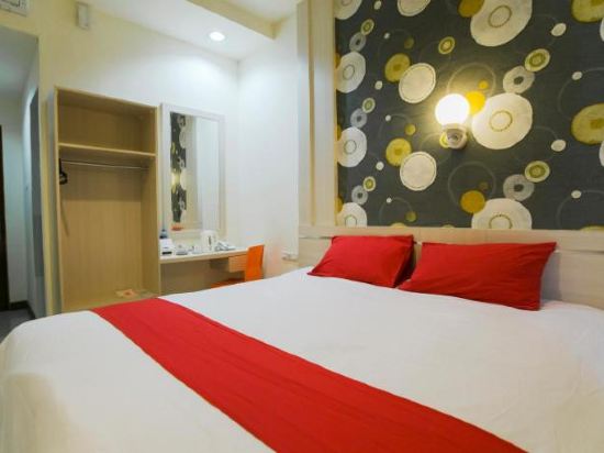 Halogen Hotel Room Type - Superior Room