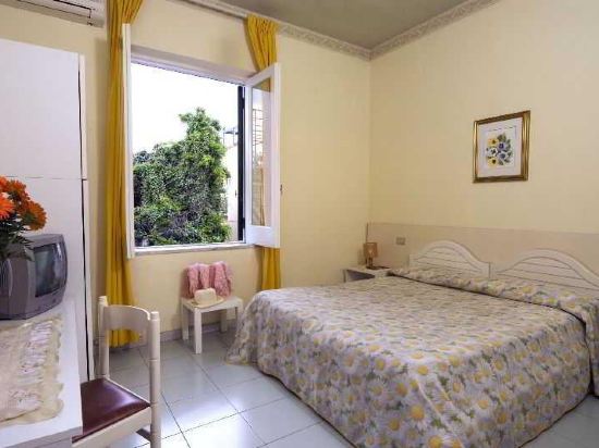 Hotel Villa Diana Room Type - Triple Room