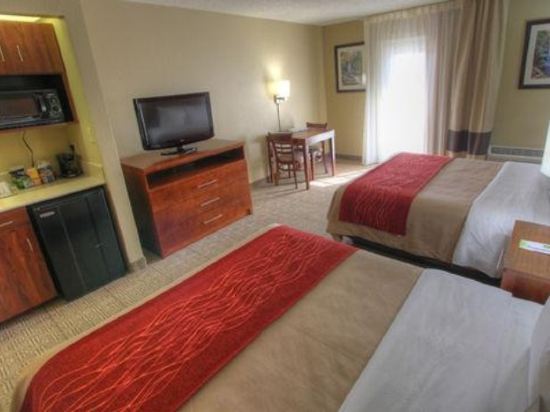 Comfort Inn Suites At Dollywood Lane Pigeon Forge Tn
