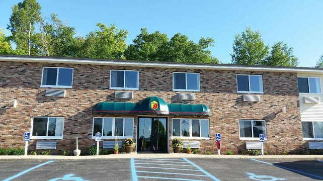 埃米特县酒店住宿-AmericInn by Wyndham Petoskey