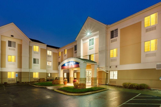 East Granby酒店住宿-Candlewood Suites Windsor Locks Bradley Arpt by IHG
