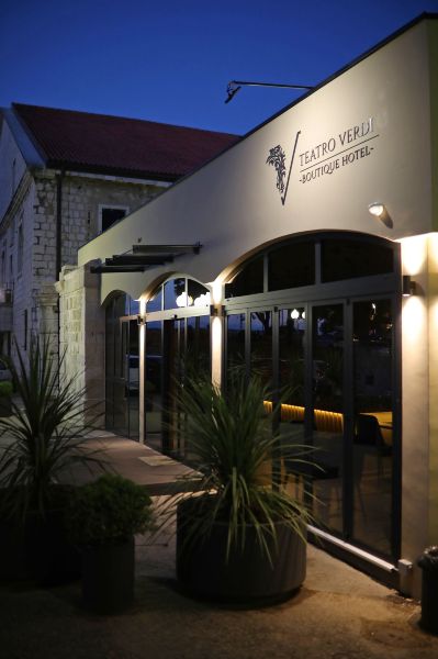 威尔第剧院酒店-官方