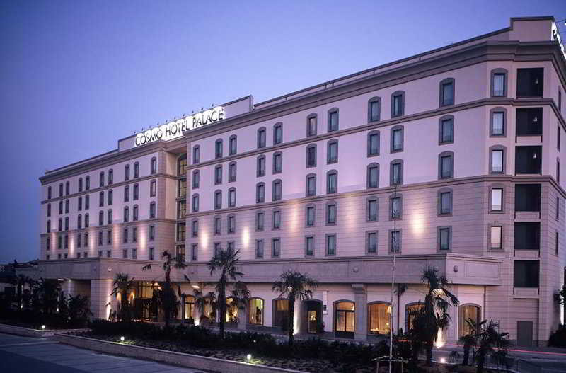奇尼塞洛巴尔萨莫酒店住宿-科斯莫宫酒店