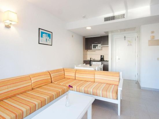 Universal Aparthotel Elisa Room Type - One-Bedroom Apartment with Balcony Universal Aparthotel Elisa Room Type - One-Bedroom Apartment with Balcony