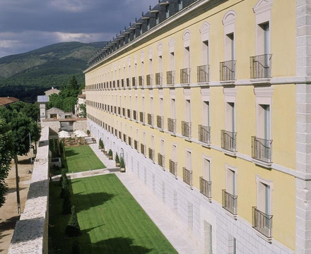 塞哥维亚省酒店住宿-拉格兰哈旅馆