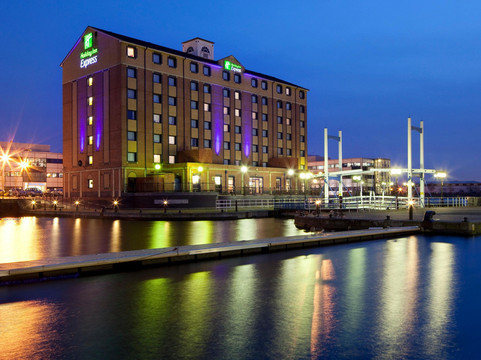 快捷假日曼切斯特索尔福德码头酒店