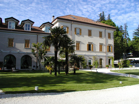 瓦雷泽酒店住宿-瓦雷泽艺术酒店
