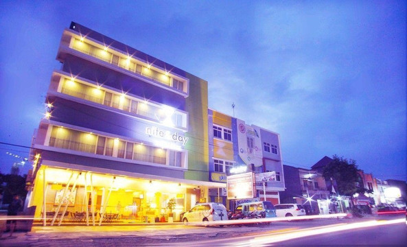 Tello Baru酒店住宿-Avira Hotel