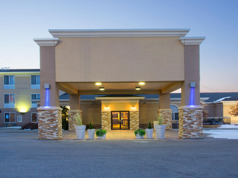 Cozad酒店住宿-Holiday Inn Express & Suites Lexington By IHG