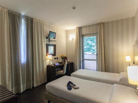 Hotel 2C Room Type - Twin Room