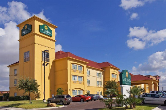 La Quinta Inn & Suites by Wyndham Laredo Airport
