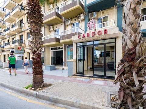 卡多尔假日综合酒店