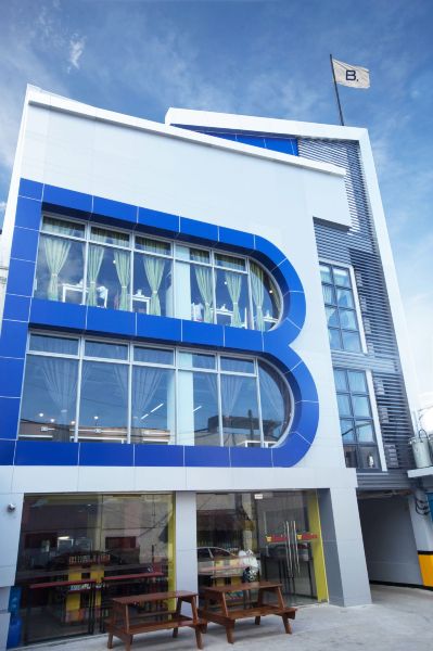 睡床与卫浴服务套房酒店-官方