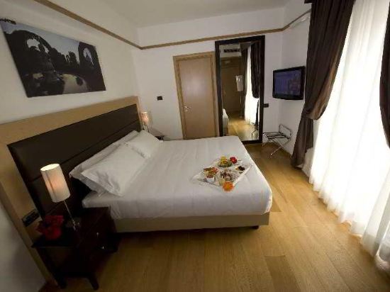 Ginevra Palace Hotel Room Type - Superior Family Room Ginevra Palace Hotel Room Type - Superior Family Room