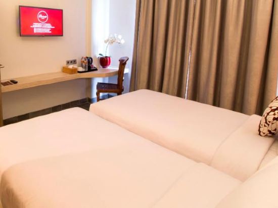 Burza Hotel Yogyakarta Room Type - Deluxe Twin Room