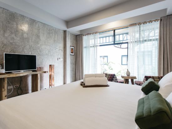 Arun Rawee Room Type - King Room with Pool/Garden View