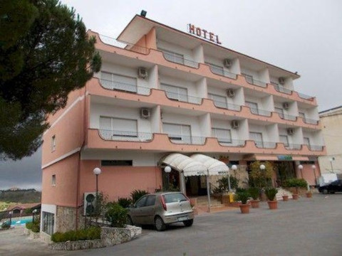 Vico del Gargano酒店住宿-Hotel Ristorante Maremonti