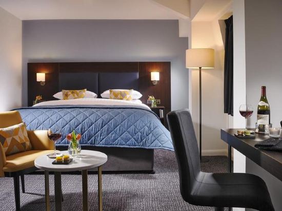 Temple Bar Hotel Dublin by The Unlimited Collection Room Type - Executive King Room