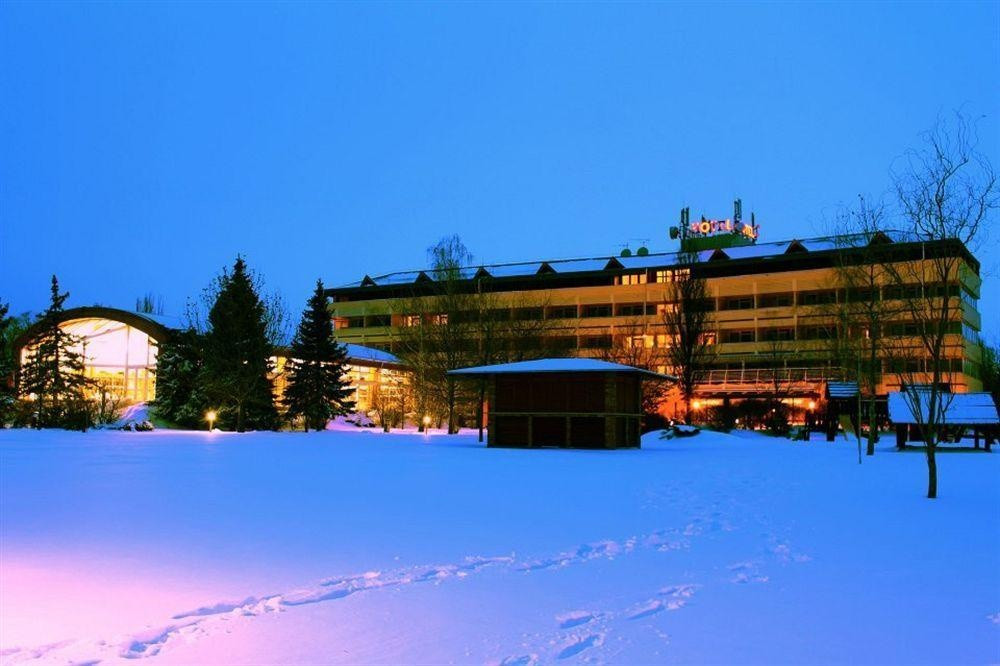 Polgárdi酒店住宿-马里纳港酒店