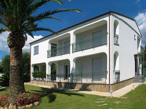 Vibonati酒店住宿-Villa Comics