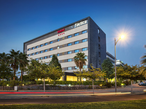 Paterna酒店住宿-AZZ Valencia Táctica