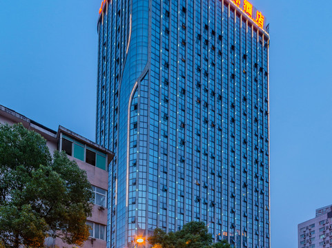 维也纳国际酒店(株洲服装市场中心广场火车站店)