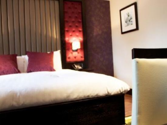 The Torrance Hotel Room Type - Superior King Room