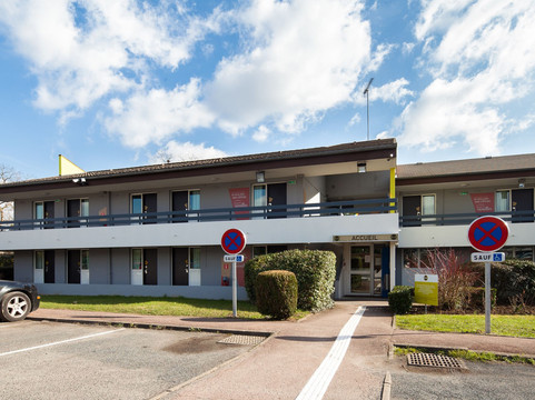 科尔贝－埃索讷民宿酒店