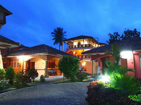 伊甸园假日村庄酒店主图