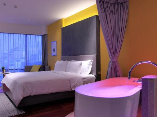 LiT BANGKOK Hotel, Bangkok Start From SGD 80 per night - Price, Address &  Reviews